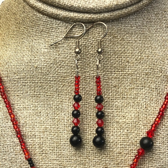 Red Seed Bead Necklace With Earrings - Picture 5 of 6